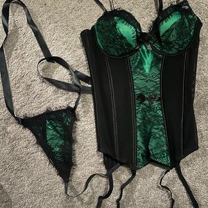 NEW - Green and Black Lace Corset Set (small)